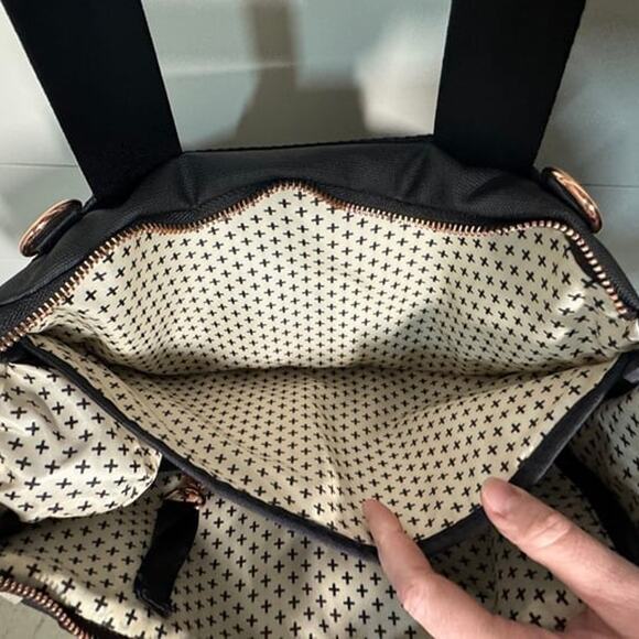 Fashionable Diaper Bag, Petunia Pickle Bottom, Pivot Pack, in Black/Sand NWOT - Picture 10 of 11